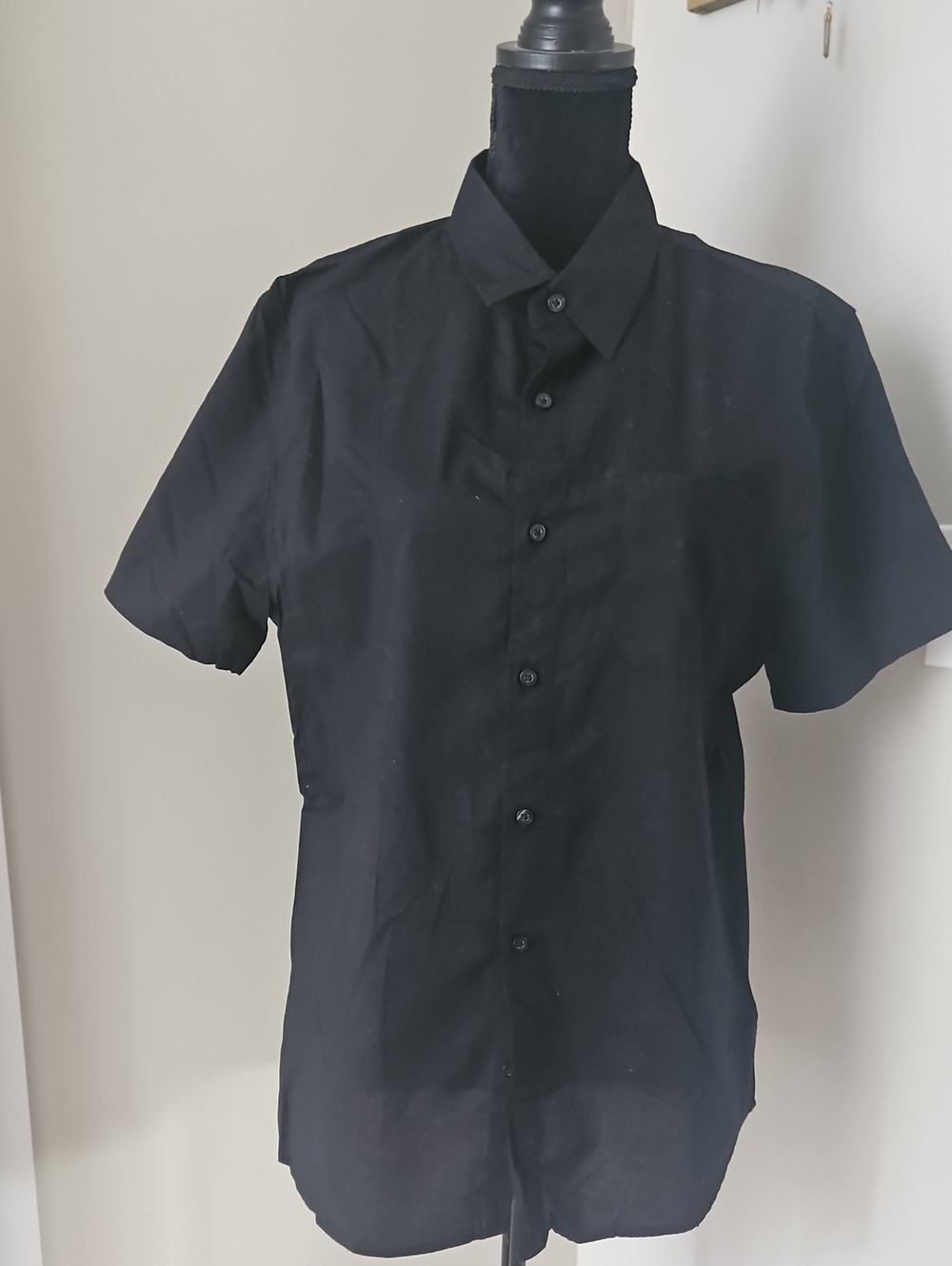 Men's Short-Sleeve Black Button-Down Shirt
